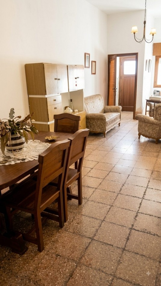 Barrio Cofico - Casa + Local comercial + departamento un dormitorio + mas galpon con foza