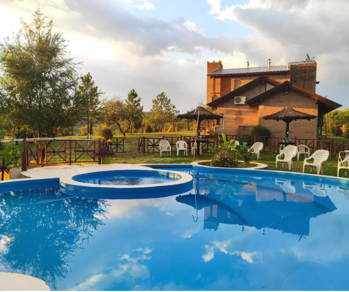Complejo de Cabañas en Icho Cruz Ubicado Sobre La Ruta en La Montaña a m del Rio y del Centro Complejo en Pleno Auge