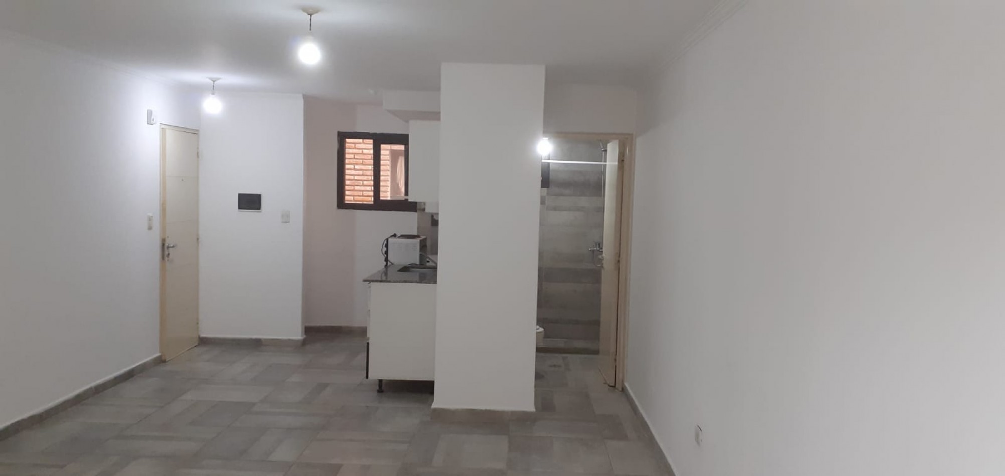 ALBERDI MONOAMBIENTE MUY AMPLIO DE 40MTS.2 EN CASEROS AL 1100