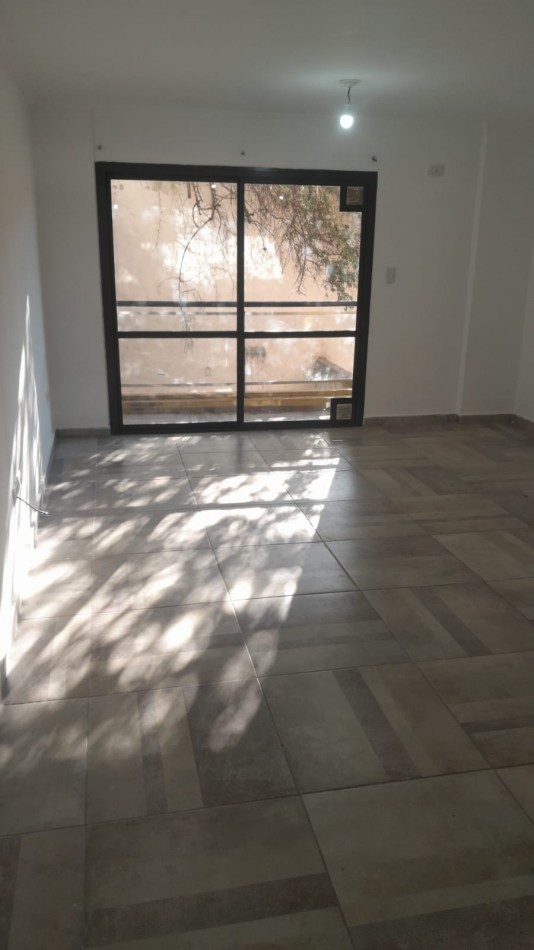 ALBERDI MONOAMBIENTE MUY AMPLIO DE 40MTS.2 EN CASEROS AL 1100