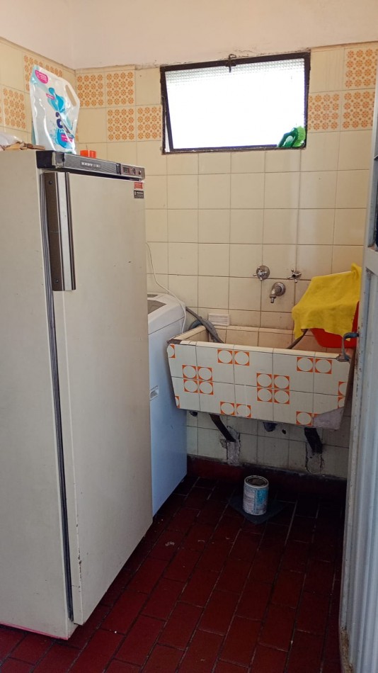 Bajo Palermo a metros de Parque de las Naciones casa 3 dormitorios mas departamento de servicio