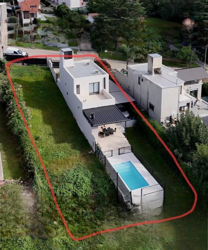 CARLOS PAZ - B° LA QUINTA - CASA 3 DORMITORIOS 2 BAÑOS COCHERA DOBLE PILETA MAS LOTE PARA OTRA CASA