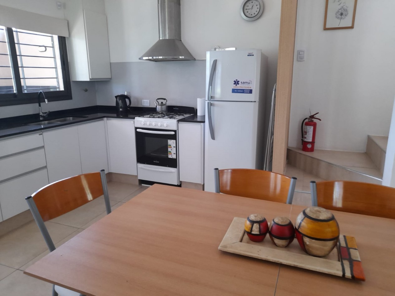 CARLOS PAZ - B° LA QUINTA - CASA 3 DORMITORIOS 2 BAÑOS COCHERA DOBLE PILETA MAS LOTE PARA OTRA CASA